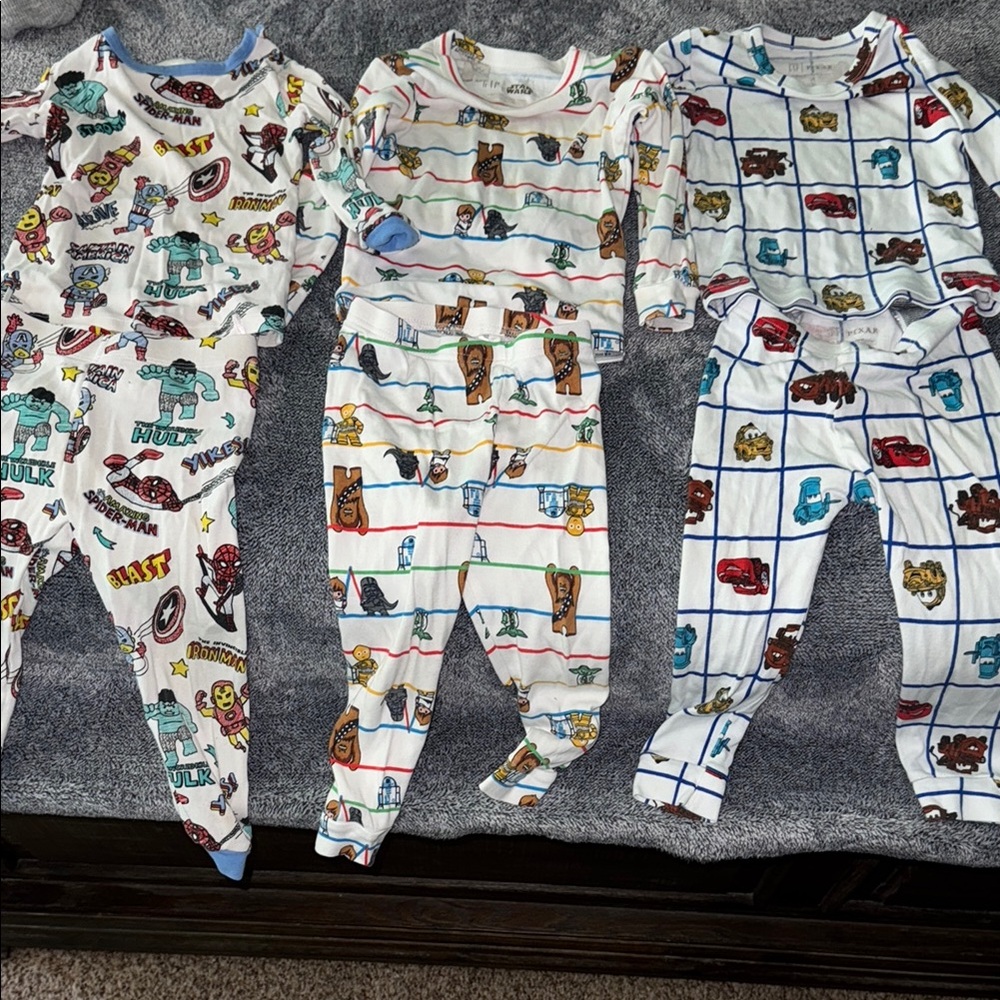Three sets GAP & H&M 2T pajamas